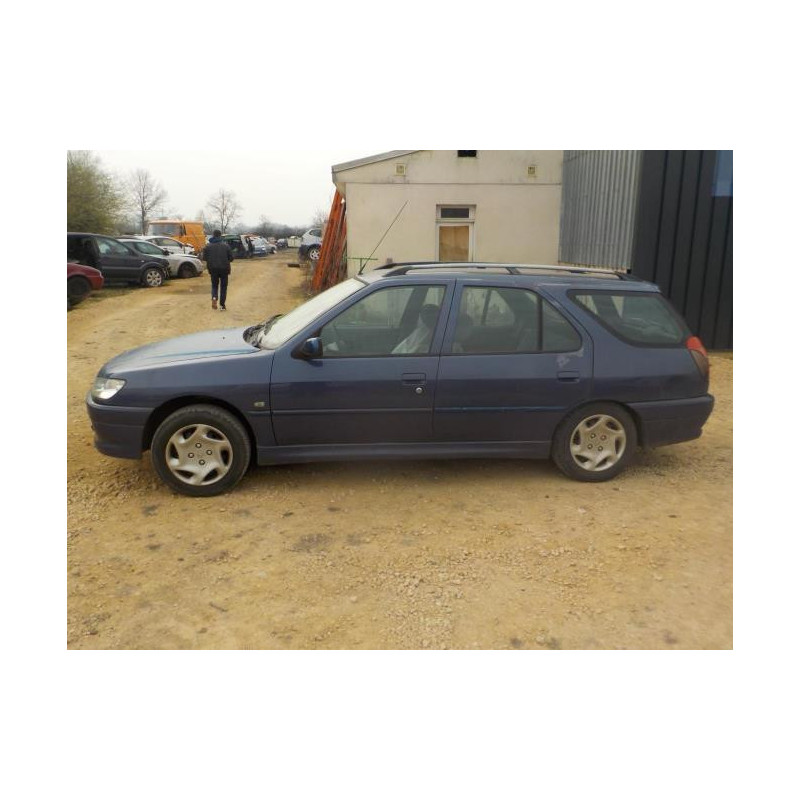 Optique avant principal gauche (feux)(phare) PEUGEOT 306 BREAK d’occasion