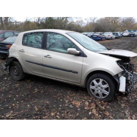 Vitre arriere gauche RENAULT CLIO 3 PHASE 1 d’occasion