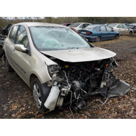 Vitre arriere gauche RENAULT CLIO 3 PHASE 1 d’occasion