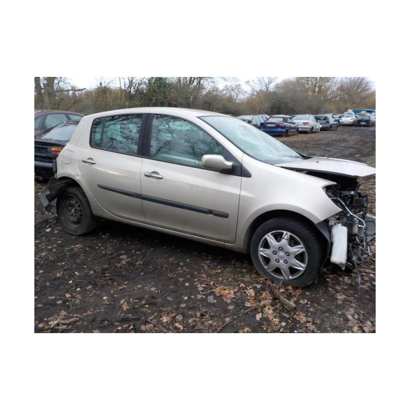 Vitre arriere gauche RENAULT CLIO 3 PHASE 1 d’occasion