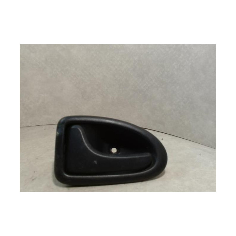 Poignee interieur avant gauche RENAULT CLIO 2 PHASE 2 d’occasion