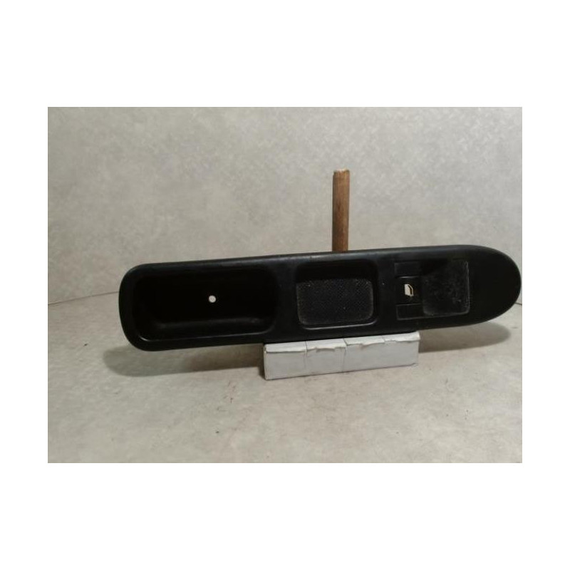 Interrupteur de leve vitre avant droit PEUGEOT 307 PHASE 1 d’occasion