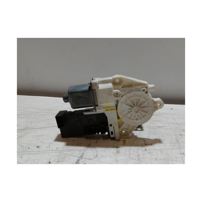Moteur leve vitre avant droit PEUGEOT 407 PHASE 1 d’occasion
