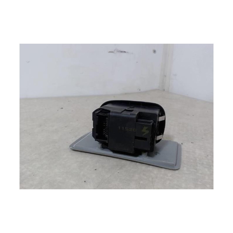 Interrupteur de leve vitre avant gauche PEUGEOT 306 PHASE 2 d’occasion
