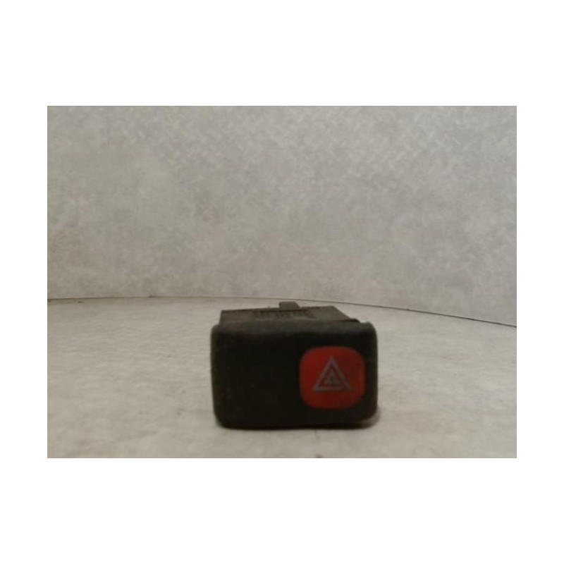 Bouton de warning VOLKSWAGEN POLO 3 PHASE 1 d’occasion