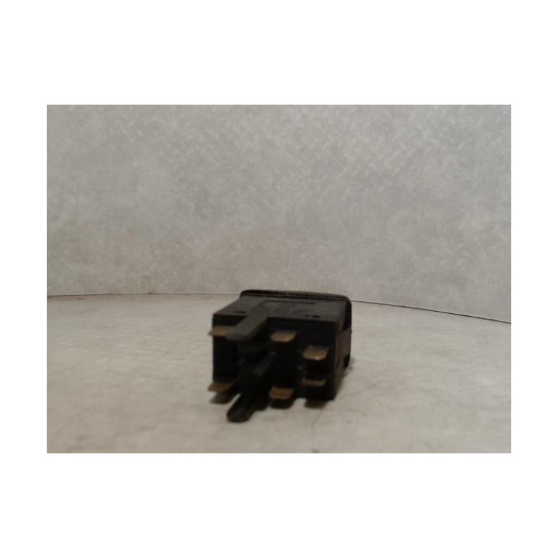Bouton de warning VOLKSWAGEN POLO 3 PHASE 1 d’occasion