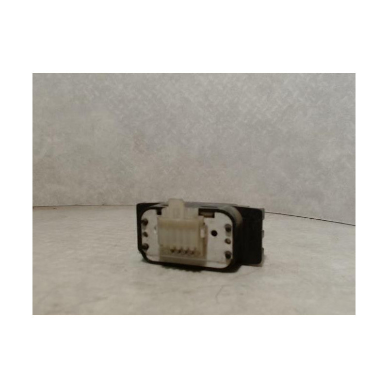 Interrupteur de leve vitre avant droit FIAT TIPO 1 PHASE 1 d’occasion