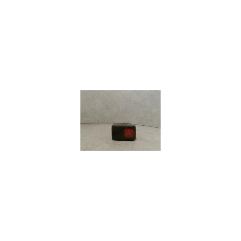 Bouton de warning VOLKSWAGEN POLO 3 PHASE 1 d’occasion