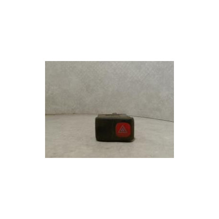 Bouton de warning VOLKSWAGEN POLO 3 PHASE 1 d’occasion