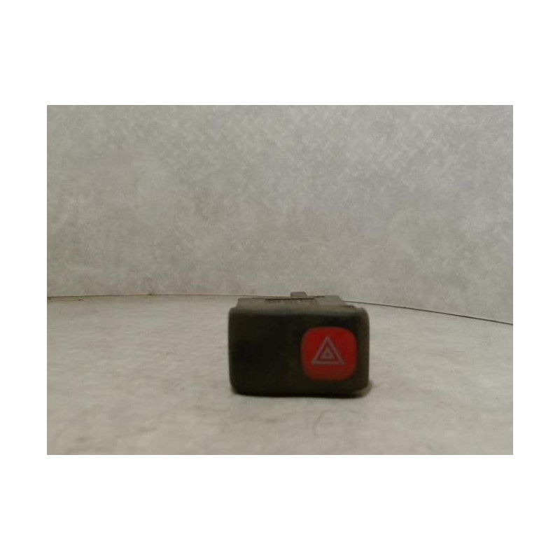 Bouton de warning VOLKSWAGEN POLO 3 PHASE 1 d’occasion