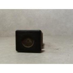Bouton de warning RENAULT R19 PHASE 1 d’occasion