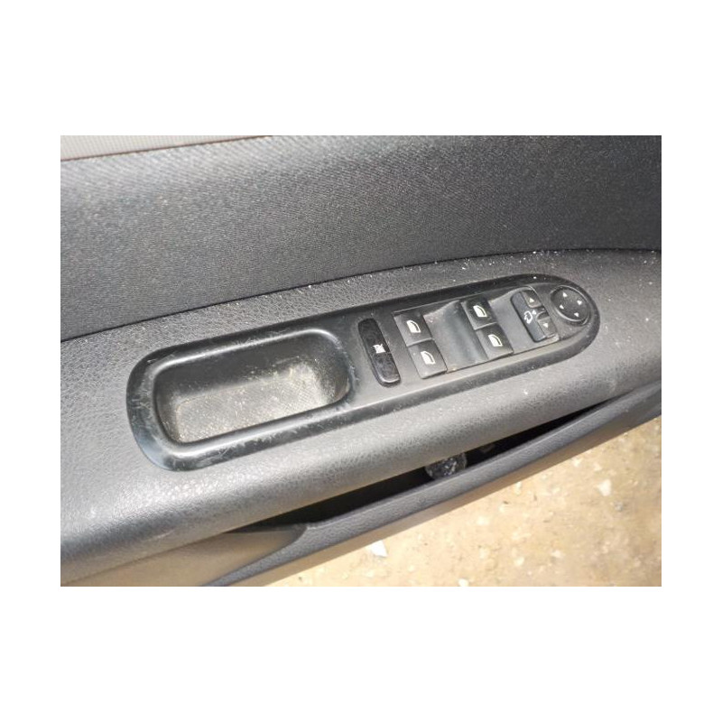 Feu arriere principal gauche (feux) PEUGEOT 407 PHASE 1 d’occasion