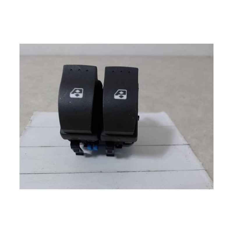 Interrupteur de leve vitre RENAULT CLIO 2 PHASE 1 d’occasion