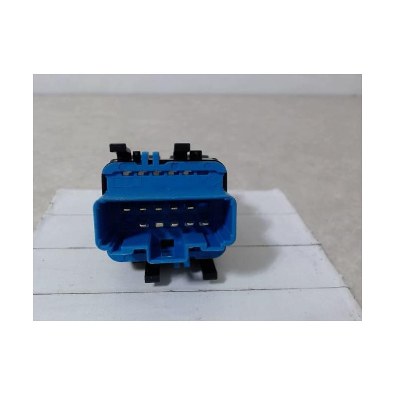 Interrupteur de leve vitre RENAULT CLIO 2 PHASE 1 d’occasion