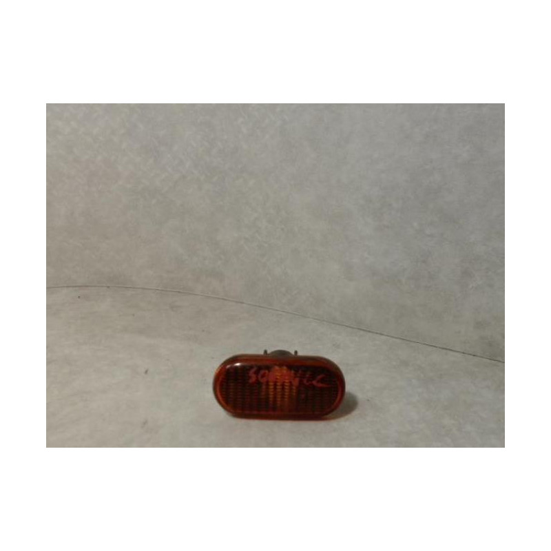 Repetiteur clignotant avant droit  (Feux) RENAULT SCENIC 1 PHASE 1 d’occasion