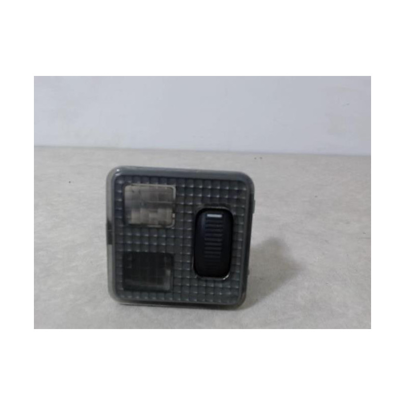 Eclairage de plafonnier PEUGEOT 1.4 I 75 8V d’occasion