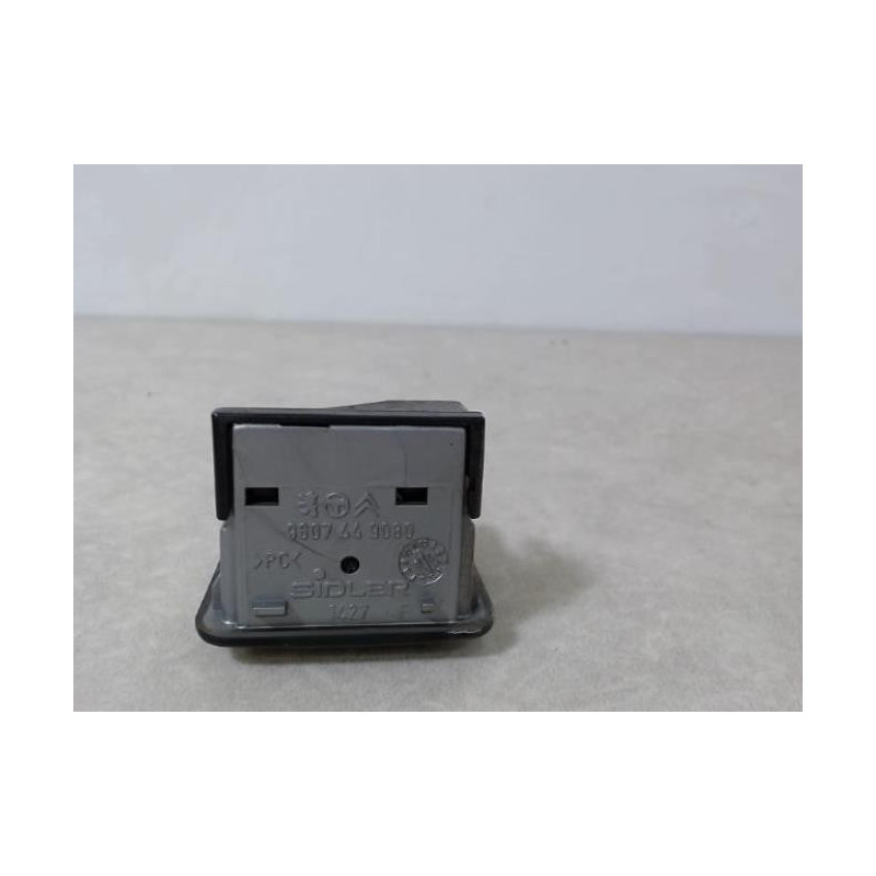 Eclairage de plafonnier PEUGEOT 1.4 I 75 8V d’occasion