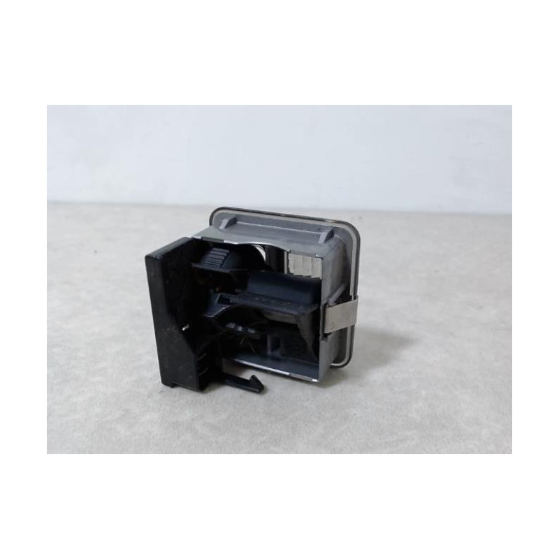 Eclairage de plafonnier PEUGEOT 1.4 I 75 8V d’occasion