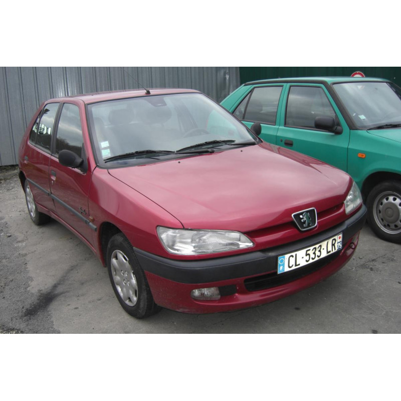Eclairage de plafonnier PEUGEOT 1.4 I 75 8V d’occasion