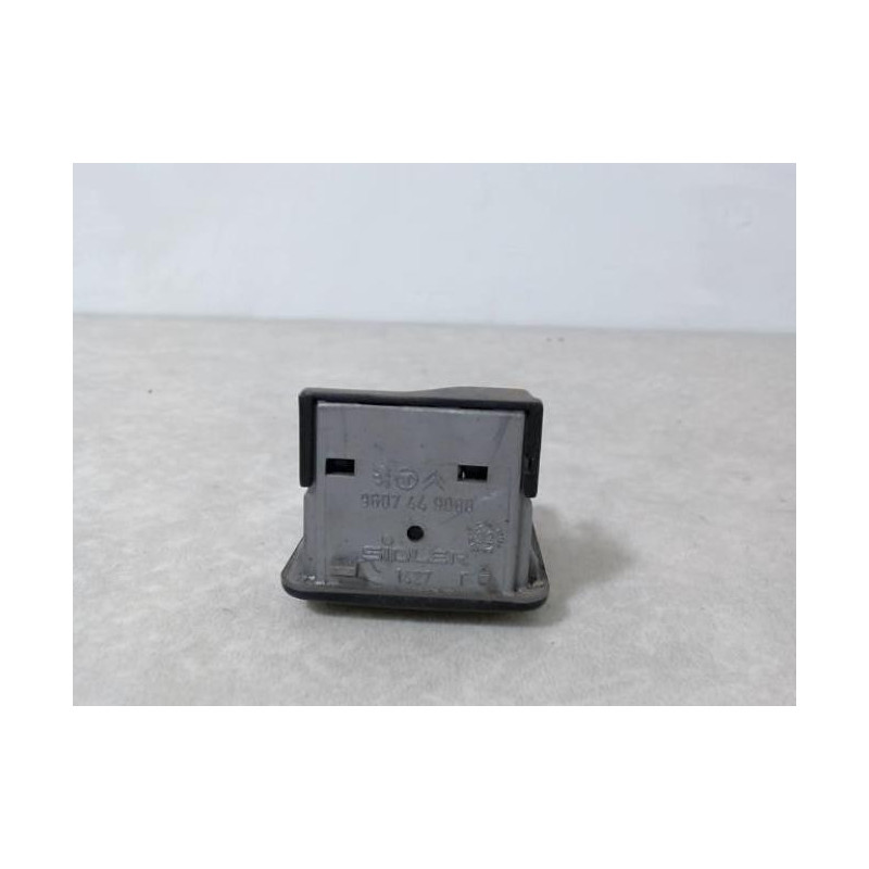 Eclairage de plafonnier PEUGEOT 306 BREAK d’occasion