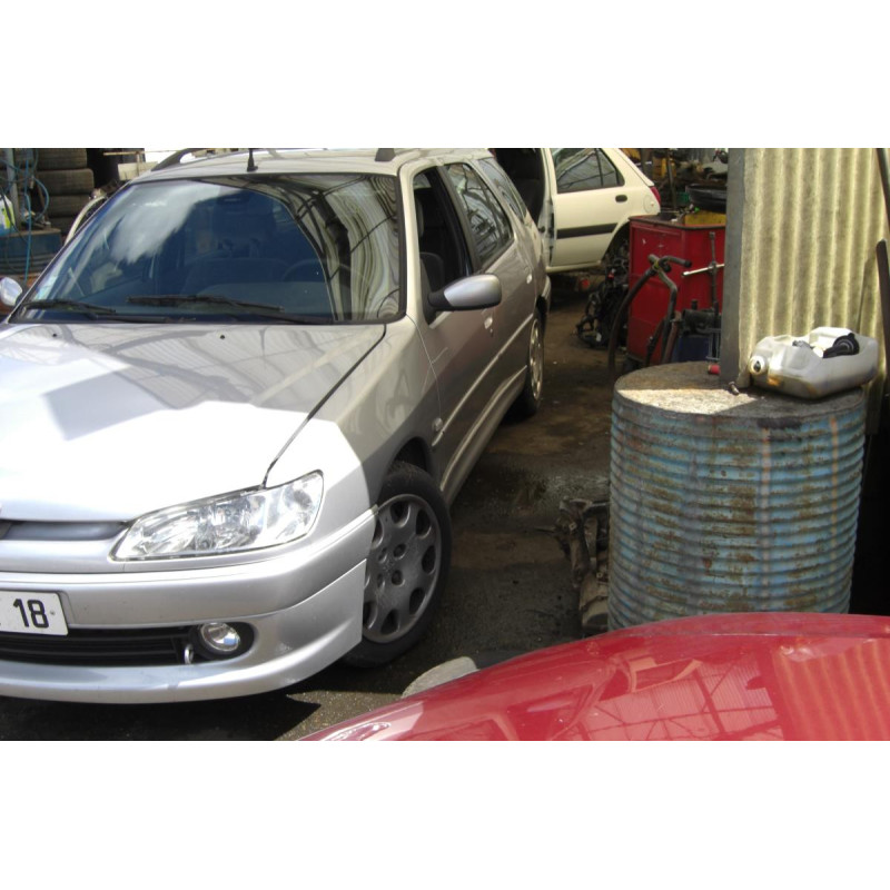 Eclairage de plafonnier PEUGEOT 306 BREAK d’occasion