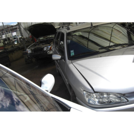 Eclairage de plafonnier PEUGEOT 306 BREAK d’occasion