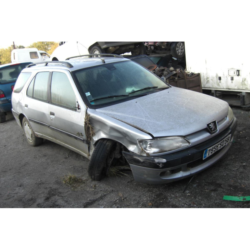 Eclairage de plafonnier PEUGEOT 306 BREAK d’occasion