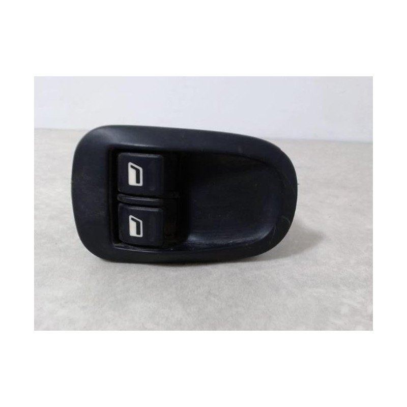 Interrupteur de leve vitre avant gauche PEUGEOT 206 PHASE 1 d’occasion