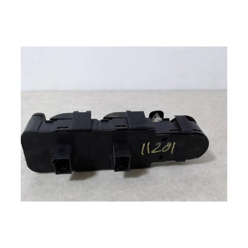 Interrupteur de leve vitre avant gauche RENAULT MEGANE 1 PHASE 2 d’occasion
