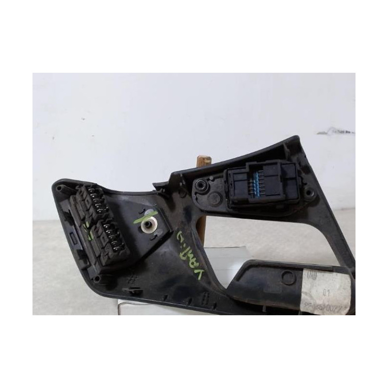 Interrupteur de leve vitre avant gauche CITROEN 1.8 I 110 16V d’occasion