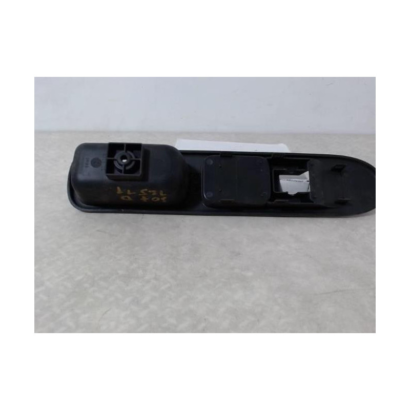 Interrupteur de leve vitre avant droit PEUGEOT 307 PHASE 1 d’occasion