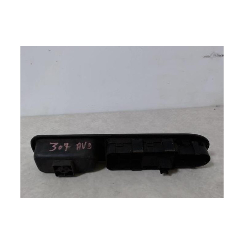 Interrupteur de leve vitre avant droit PEUGEOT 307 PHASE 1 d’occasion