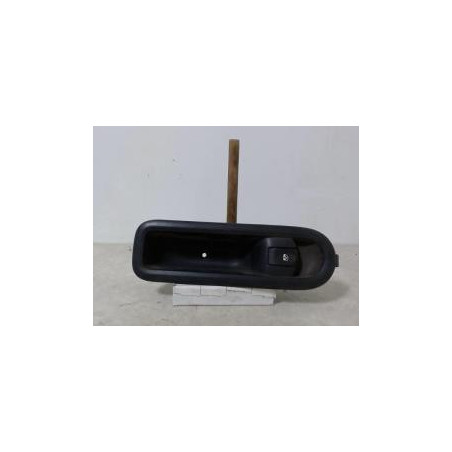 Interrupteur de leve vitre avant droit RENAULT CLIO 3 PHASE 1 d’occasion