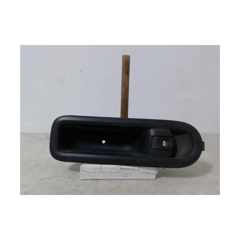 Interrupteur de leve vitre avant droit RENAULT CLIO 3 PHASE 1 d’occasion