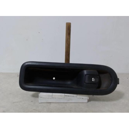 Interrupteur de leve vitre avant droit RENAULT CLIO 3 PHASE 1 d’occasion